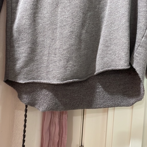 Vcut PINK longsleeve✨ - Picture 2 of 5